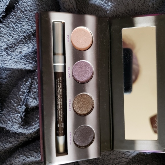 New UD Urban Vices Pallete - Picture 3 of 4